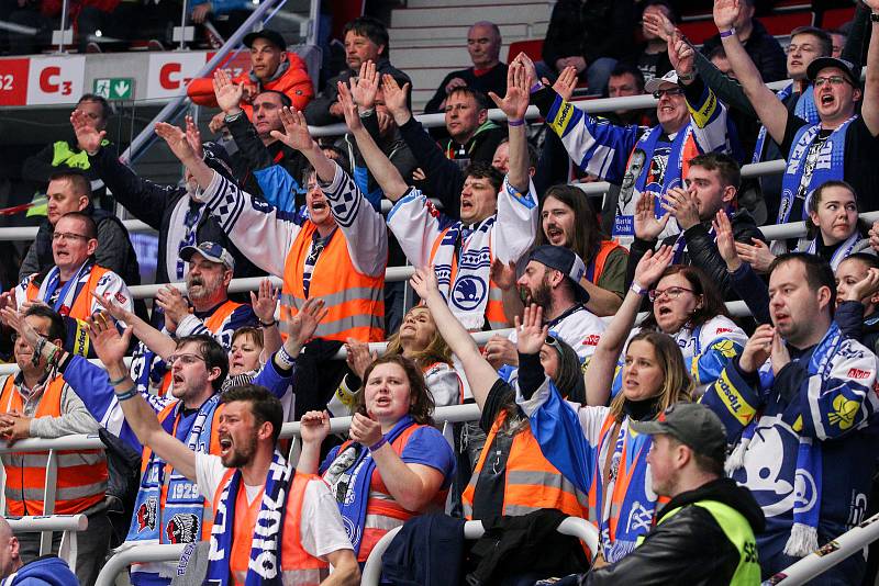 Semifinále play off hokejové extraligy - 5. zápas: HC Oceláři Třinec - HC Škoda Plzeň, 11. dubna 2019 v Třinci. Na snímku fanoušci Plzně.