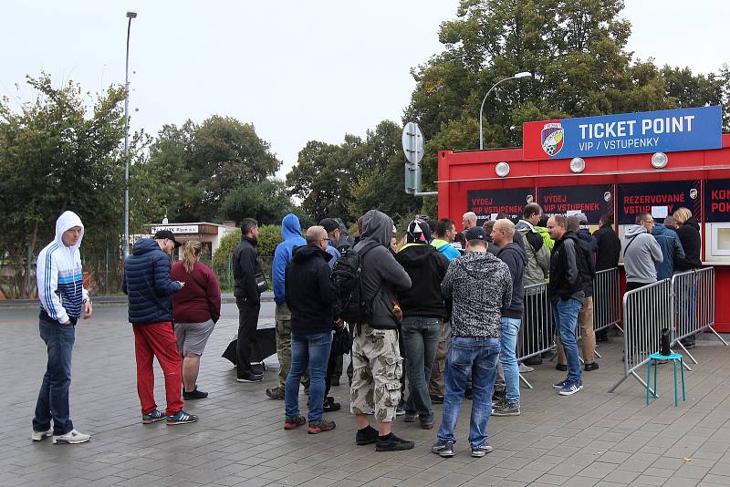 Prodej vstupenek na třetí utkání základní části Viktorie Plzeň proti královskému Realu.
