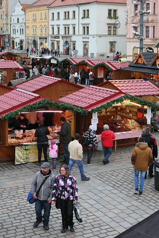 Trhy nabízí tradiční trdelníky, svařené víno, další vybrané pochoutky a také suvenýry a dárky