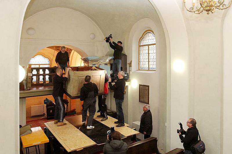 Do kostelíku U Ježíška se vrátily unikátní zrestaurované varhany