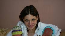 Nikolka (2,76 kg, 49 cm) a Eliška (2,77 kg) jsou dvojčátka, která přišla na svět 16. února ve FN v Plzni. Nikolka pět a Eliška šest minut po deváté hodině ráno. Rodiče Kateřina Snejdarová a Pavel Chmelík z Klatov mají velkou radost