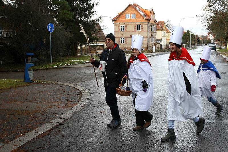 Koledníky Tříkrálové sbírky doprovází Milan Nový po plzeňských Slovanech už osmnáctým rokem.