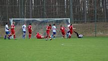 Přestřelka ve Zruči, kde domácí béčko porazilo Starý Plzenec 7:5.