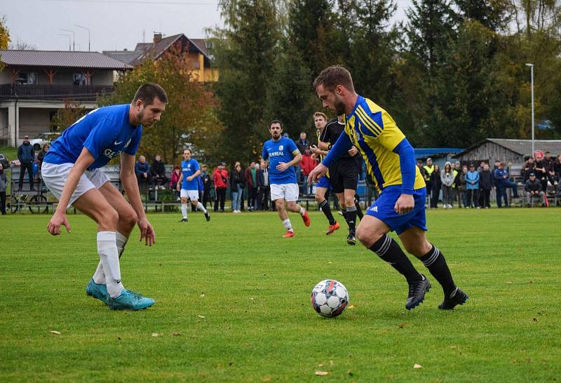 11. kolo krajské I. A třídy: TJ Sokol Kralovice - FK Bohemia Kaznějov (na snímku fotbalisté v modrých dresech) 4:3 (0:2).
