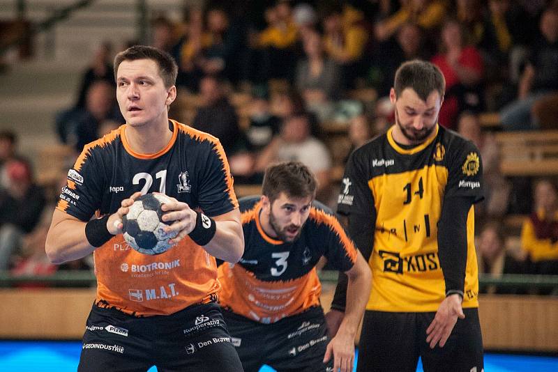Talent tým Plzeňského kraje (v oranžovočerném) - SKKP Handball Brno
