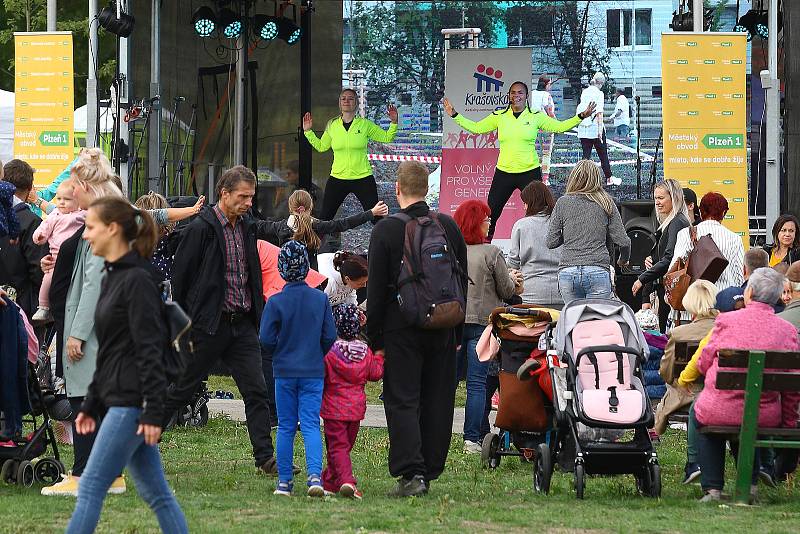 Slavností pro děti byl do provozu uveden revitalizovaný vnitroblok v Krašovské ulici.