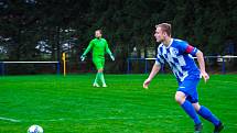 14. kolo krajského přeboru: FK Okula Nýrsko (na snímku hráči v modrobílých dresech) - TJ Zruč 4:0.