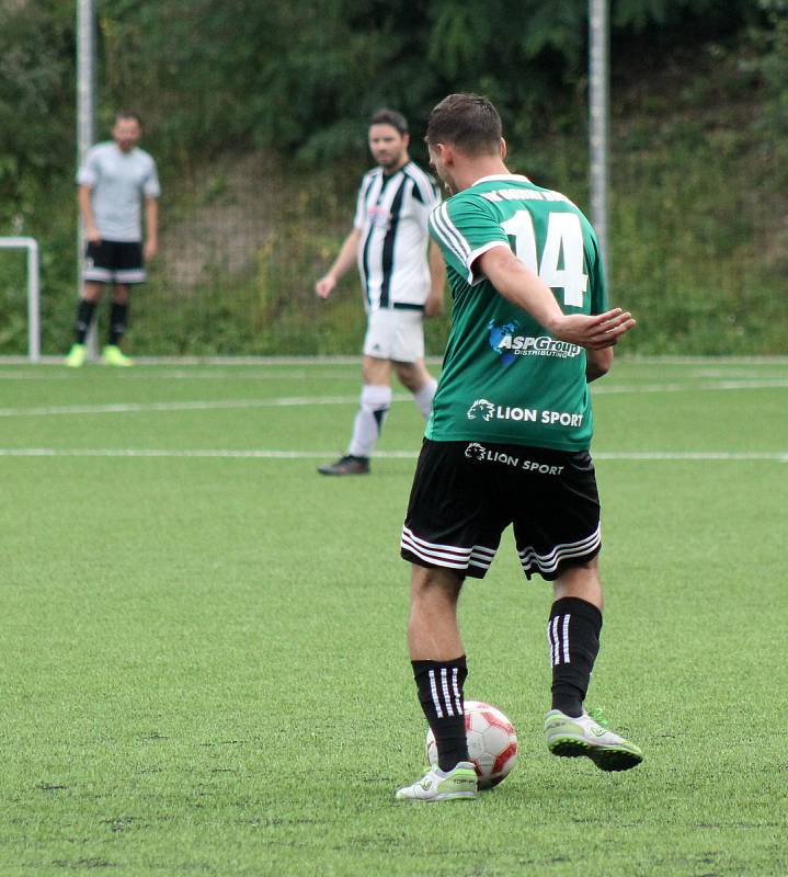 7. kolo krajského přeboru: SSC Bolevec (bílí) - SK Horní Bříza (zelení) 2:5.