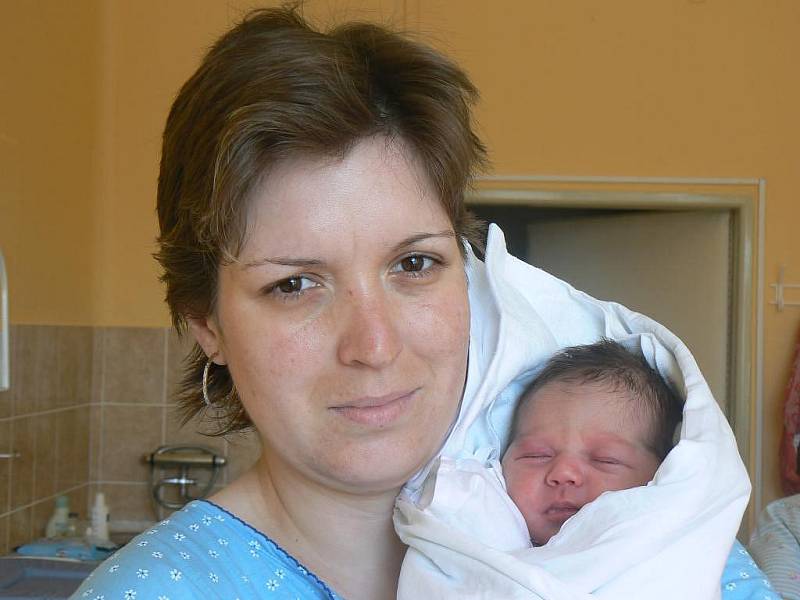 Lence Hrubé a Jaroslavu Milotovi ze Střížovic se 27. 6. v 10.30 hod. narodila v Mulačově nemocnici prvorozená dcera Nikola Milotová (3,25 kg, 50 cm)