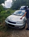  Několik policejních hlídek rozjelo pátrání po osobním vozidle, jehož osádka odcizila finanční hotovost ve výši 100 000 korun z vozidla.