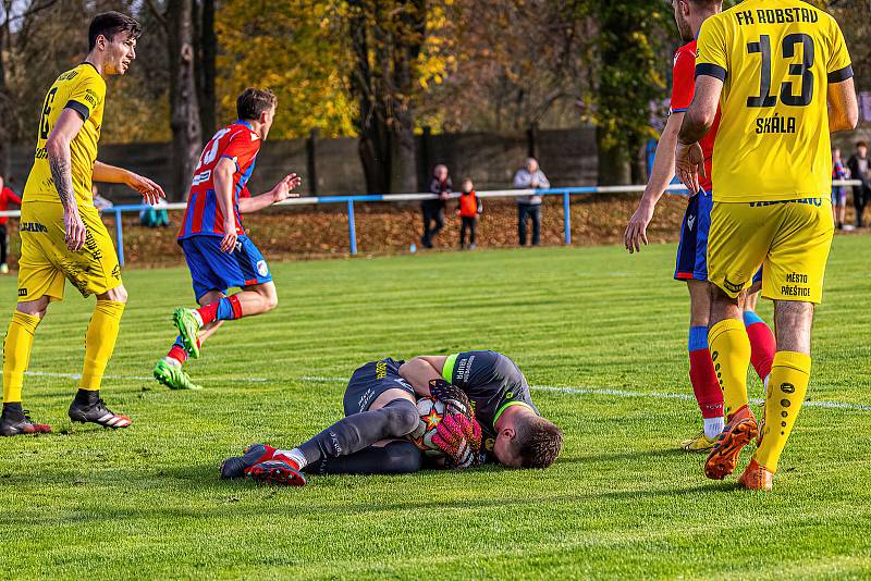 Fotbalisté FK ROBSTAV Přeštice (na archivním snímku hráči ve žlutých dresech) remizovali v Uhříněvsi u Prahy s rezervou Bohemians 1905 1:1.