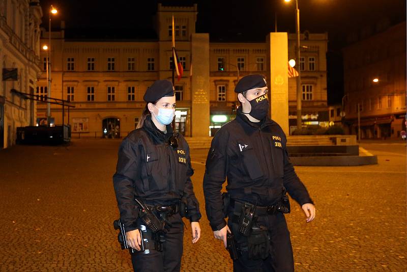 Hlídka Policie ČR na Americká třídě v Plzni.