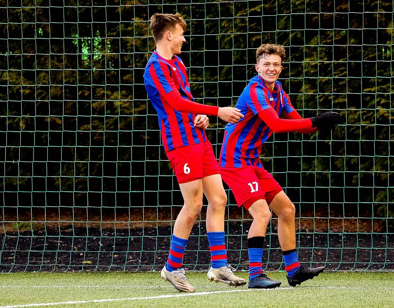 ČLD U17: Viktoria Plzeň B - Petřín Plzeň 3:0 (0:0).