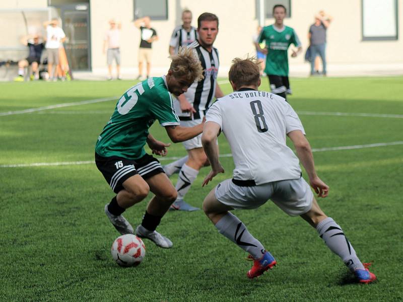 7. kolo krajského přeboru: SSC Bolevec (bílí) - SK Horní Bříza (zelení) 2:5.