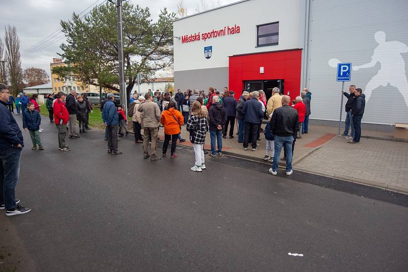 V Nýřanech otevřeli novou sportovní halu, podívejte se, jak vyrůstala.