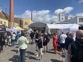 Kvůli revitalizaci prostoru za OC Plzeň Plaza probíhá letošní Fresh Festival na nádvoří plzeňského pivovaru.