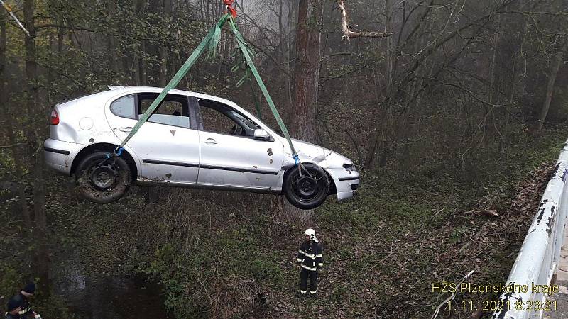Havárie osobního auta u Manětína ve směru na Nečtiny.