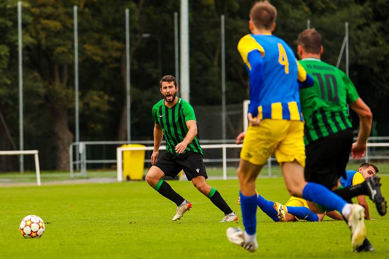 8. kolo FORTUNA divize A: FC Rokycany (na snímku fotbalisté v zelenočerných dresech) - Viktoria Mariánské Lázně 2:0 (1:0).