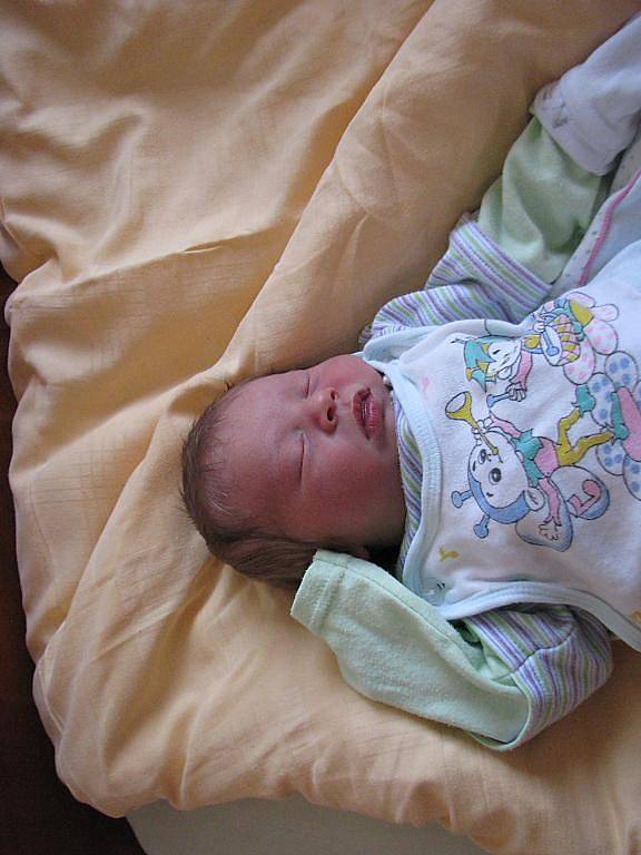 Denisa (3,09 kg, 48 cm) se narodila 21. května v 8:23 ve Fakultní nemocnici v Plzni. Na světě svoji prvorozenou dceru přivítali maminka Pavlína Pospíšilová a tatínek Jaroslav Eret z Plzně