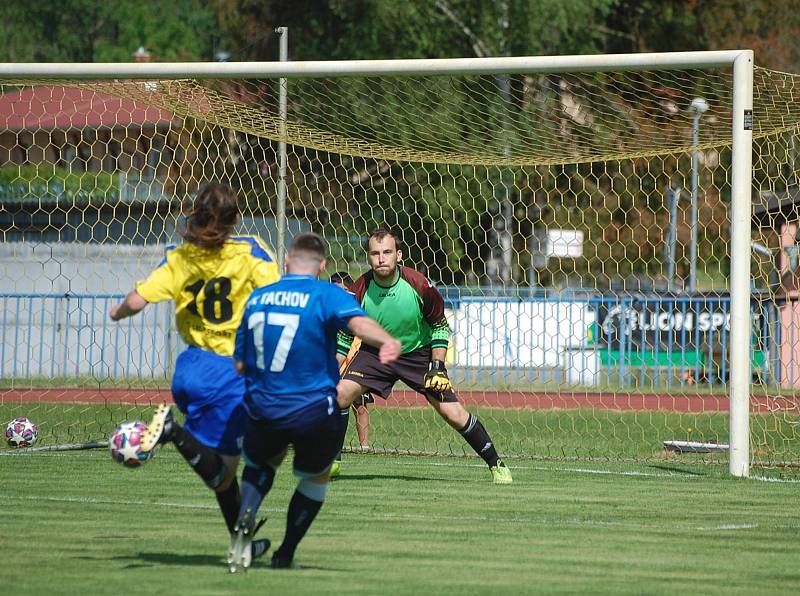 26. kolo I. A třídy: FK Tachov (modří) - Sokol Kralovice 5:0.