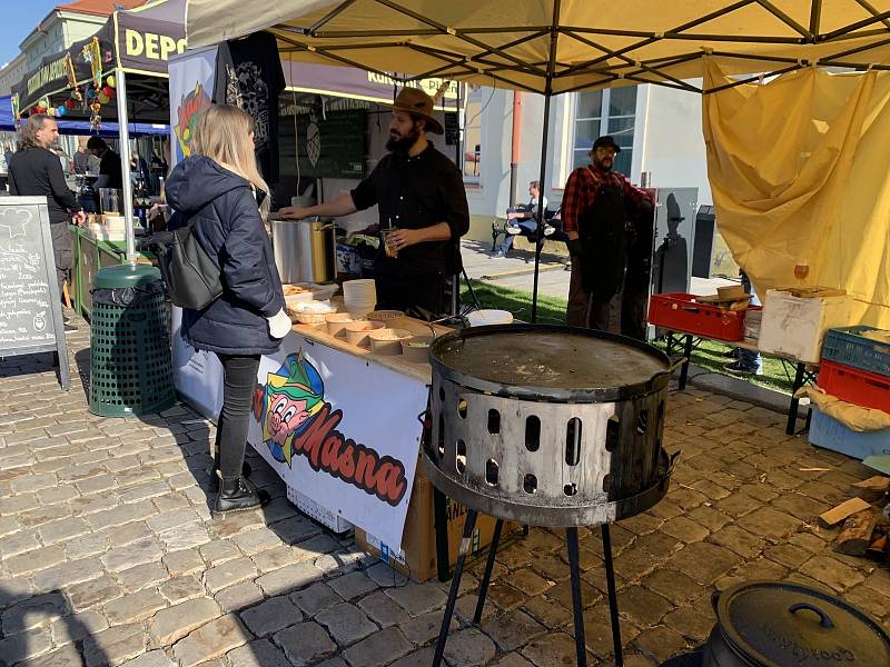 Na nádvoří Prazdroje právě probíhá šestý ročník pivně-kulturního festivalu Brewstock.