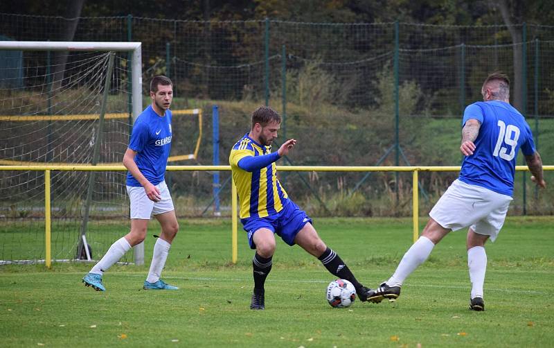 11. kolo krajské I. A třídy: TJ Sokol Kralovice - FK Bohemia Kaznějov (na snímku fotbalisté v modrých dresech) 4:3 (0:2).