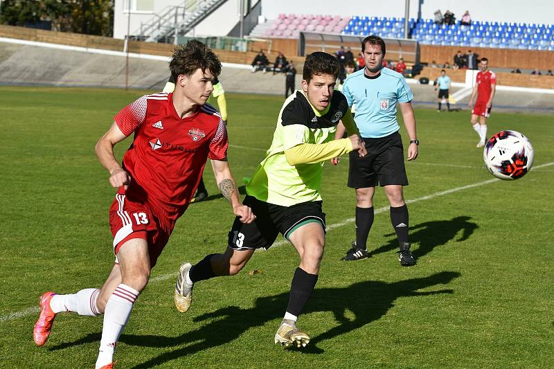 13. kolo FORTUNA divize A: Petřín Plzeň (červení) - Sedlčany 2:2.