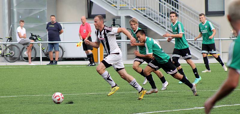 7. kolo krajského přeboru: SSC Bolevec (bílí) - SK Horní Bříza (zelení) 2:5.