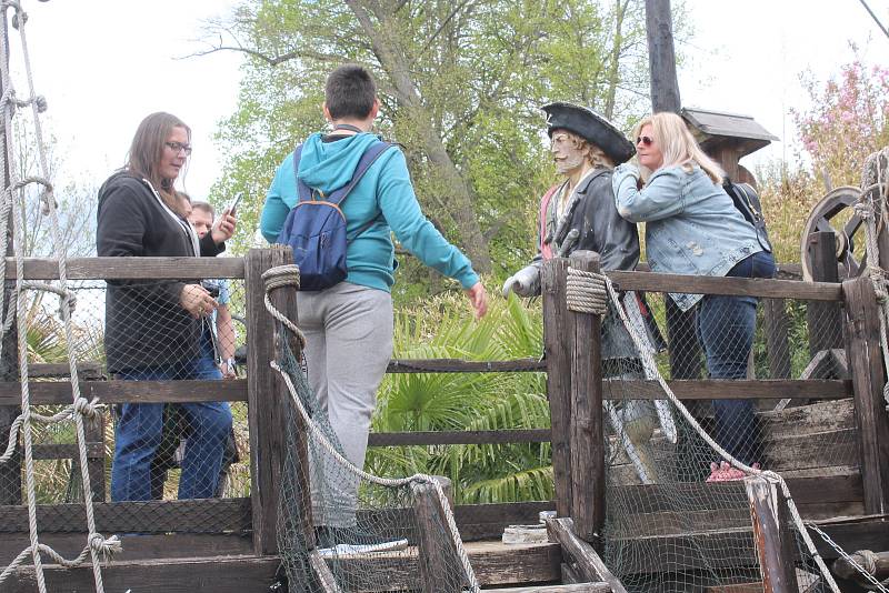 Do Plas lákala zvířátka i Karlos Vémola