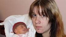 Maminka Klára Procházková z Nýřan se raduje z narození své první dcery Viktorie (2,12 kg, 44 cm). Viktorka se narodila 14. prosince v 8:22 v plzeňské fakultní nemocnici