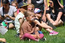 Dětský den v Lobezském parku přilákal díky pestrému programu pro nejmenší i překrásnému téměř letnímu počasí stovky dětí i jejich rodičů či prarodičů.