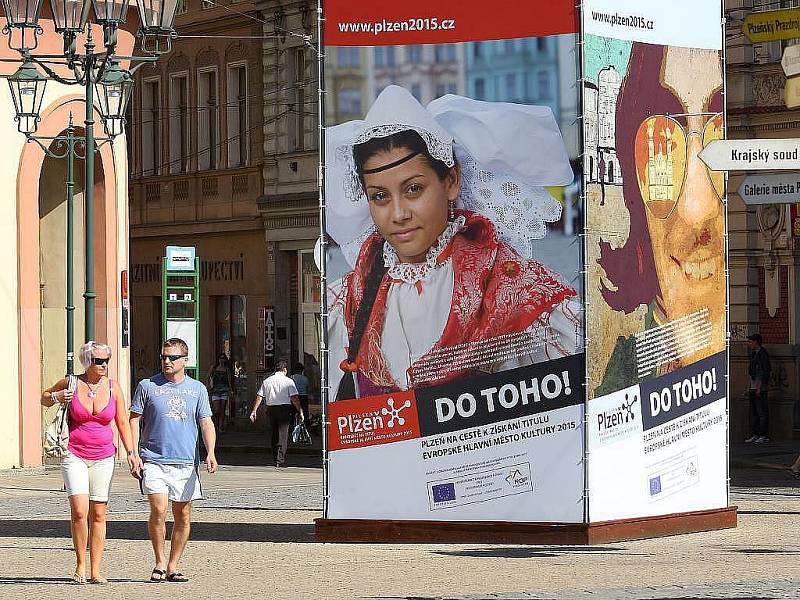 Plakáty oznamující, že Plzeň je kandidátem na Evropské hlavní město kultury pro rok 2015 jsou již minulostí