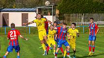 Fotbalisté FK ROBSTAV Přeštice (na archivním snímku hráči ve žlutých dresech) remizovali v Uhříněvsi u Prahy s rezervou Bohemians 1905 1:1.