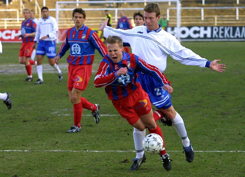 David Limberský v druholigovém zápasem s Pardubicemi na jaře 2003, v jeho první sezoně v áčku Viktorie Plzeň.