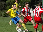 Fotbalisté Doubravky (ve žlutém) splnili ve čtvrtfinále krajského poháru roli favorita a vyřadili Losinou.