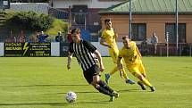 8. kolo FORTUNA ČFL, skupina A: FK Admira Praha - FK ROBSTAV Přeštice (na snímku fotbalisté ve žlutých dresech) 1:1 (0:1).