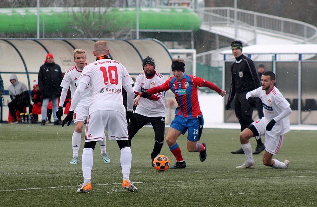 Zimní příprava, 21. ledna 2023: FC Viktoria Plzeň B - SK Klatovy 1898 (fotbalisté v bílých dresech) 7:1 (4:1).