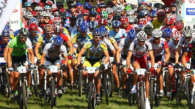 Téměř tři stovky cyklistů se v sobotu postavily na start pátého závodu seriálu Cyklomaratontour v Plzni Na Lopatárně. V závodě triumfoval biker Milan Spěšný. 