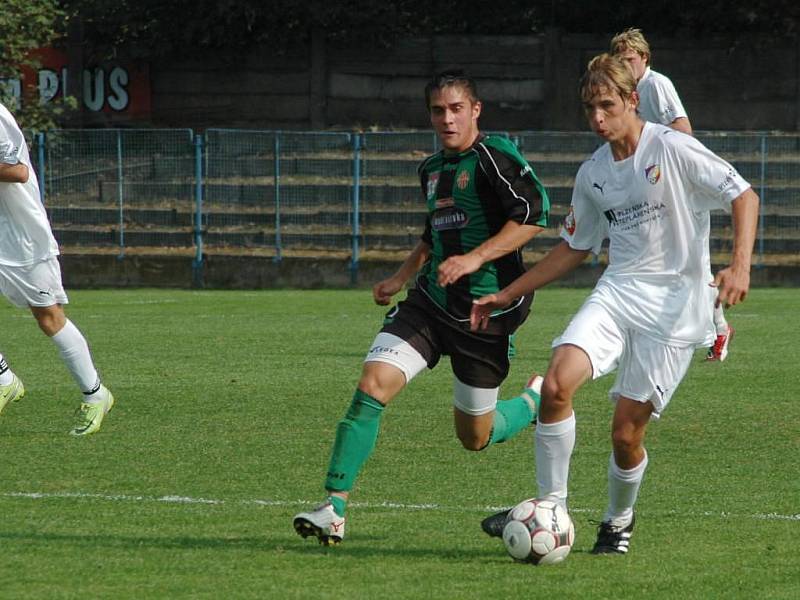 Fotbaloví starší dorostenci Viktorie Plzeň B (bílé dresy) porazili v pátek 18. září 2009 v celostátní lize Příbram 2:0