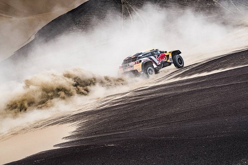 Jiří Šimeček se ocitl v těsné blízkosti závodníků rallye. Do týmu si ho vybral přední český fotograf Marian Chytka.