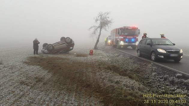 Nehoda mezi Málkovicemi a Hvožďany na severním Plzeňsku.