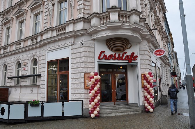 Na známém místě v domě č.11 na Klatovské třídě v Plzni otevřel svou novou pobočku kavárenský řetězec CrossCafé