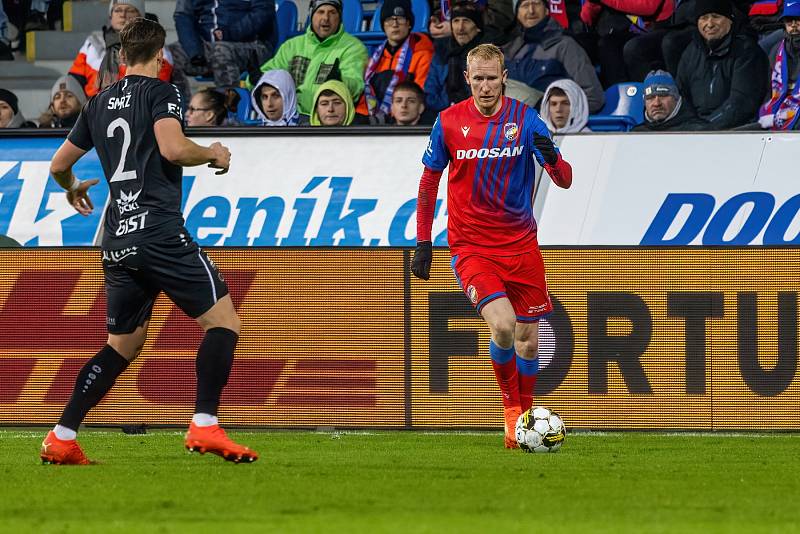 Fotbalisté Viktorie Plzeň podlehli na úvod ligového jara doma nečekaně Hradci Králové 1:2.