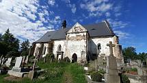 Velhartický hřbitovní kostel.