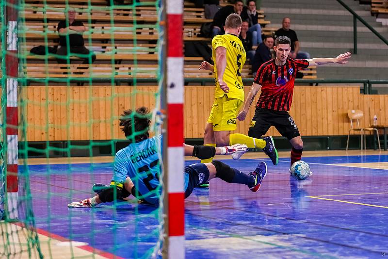 1. Futsal liga (17. kolo): SK Interobal Plzeň - 1. FC Nejzbach Vysoké Mýto 27:0.