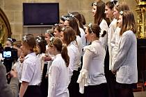 V rámci oslav 30. výročí založení Církevního gymnázia Plzeň se ve čtvrtek 11. května v zaplněné katedrále sv. Bartoloměje v Plzni za účasti otce biskupa Tomáše Holuba uskutečnil benefiční koncert.