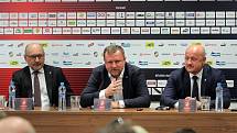 Pavel Vrba podepsal dnes smlouvu s FC Viktoria Plzeň a od nového ligového ročníku bude hlavním trenérem Plzně.