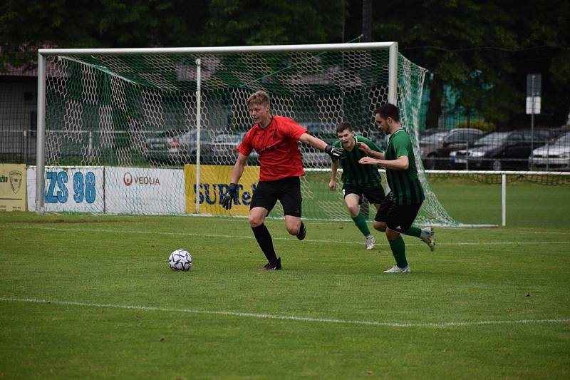 28. kolo I. A třídy: FC Rokycany B (zelení) - Slavoj Mýto B 5:2.