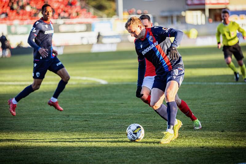 Fotbalisté Viktorie Plzeň urvali v Brně cenné vítězství nad Zbrojovkou (3:1).