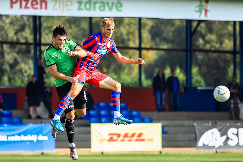 Fotbalisté rezervy Viktorie Plzeň (na archivním snímku hráči v červenomodrých dresech) v neděli jen remizovali s Admirou Praha 1:1.